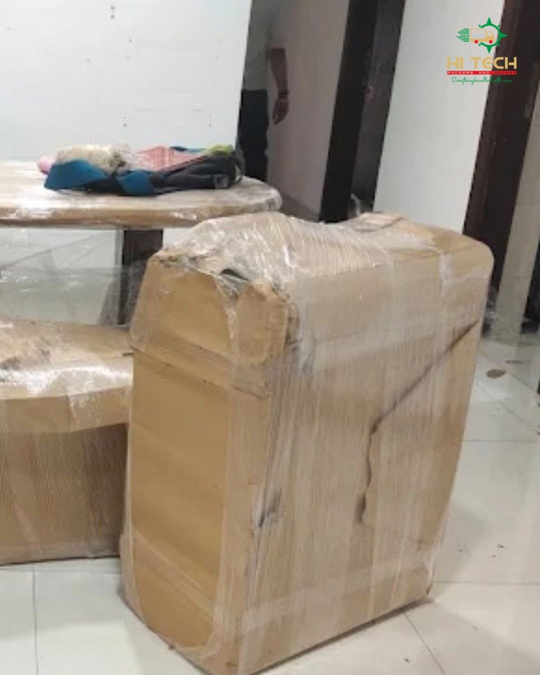 packers-and-movers-chennai-team-loading-household-goods