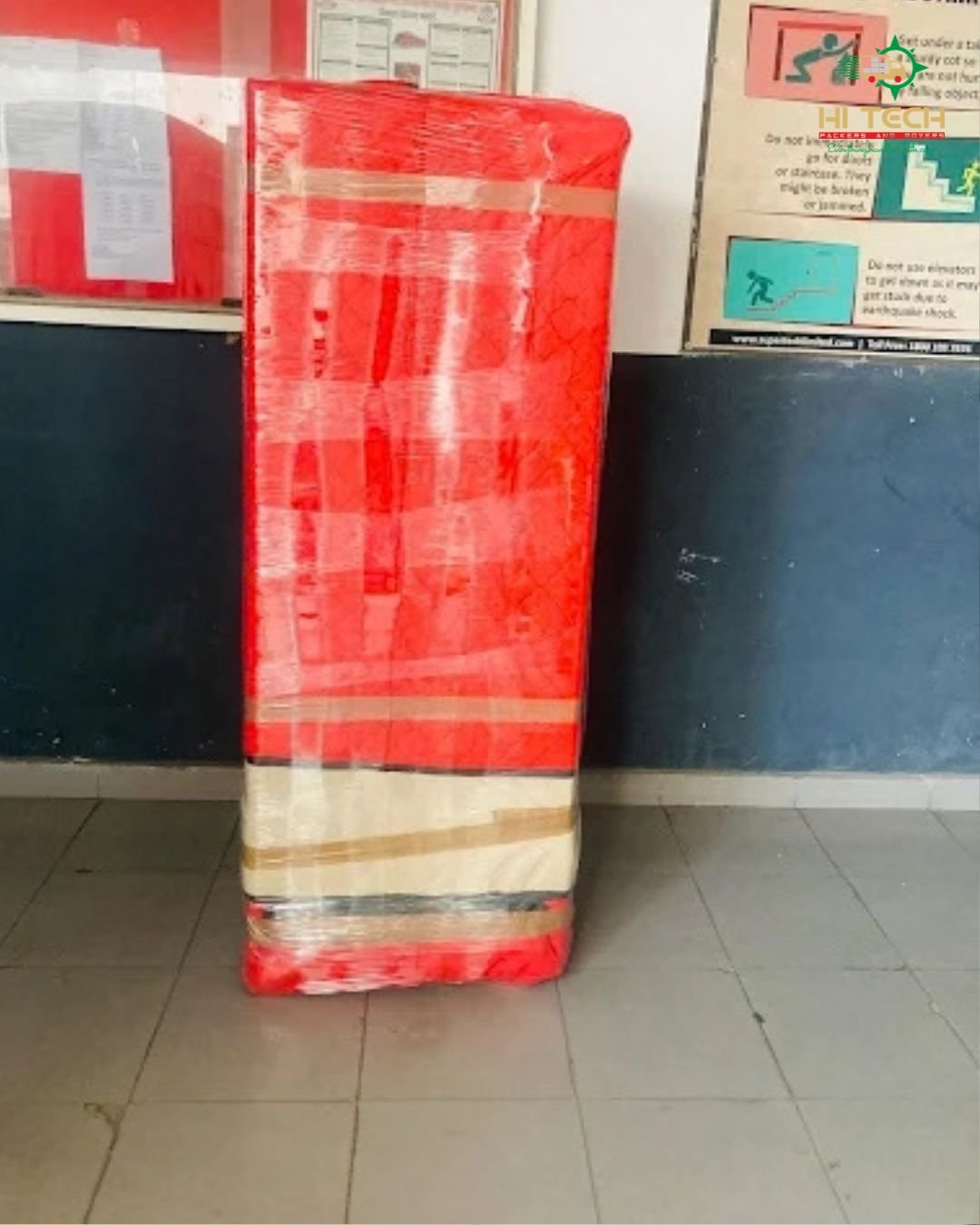 courier-near-me-staff-packing-parcel-boxes