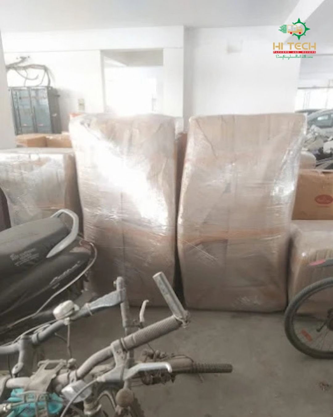 vandalur-chennai-local-packers-and-movers-loading-goods